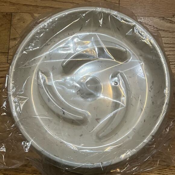 SUPERDESIGN DOG SLOW DOWN FEEDING BOWL NWOT OPEN BOX - Picture 3 of 5